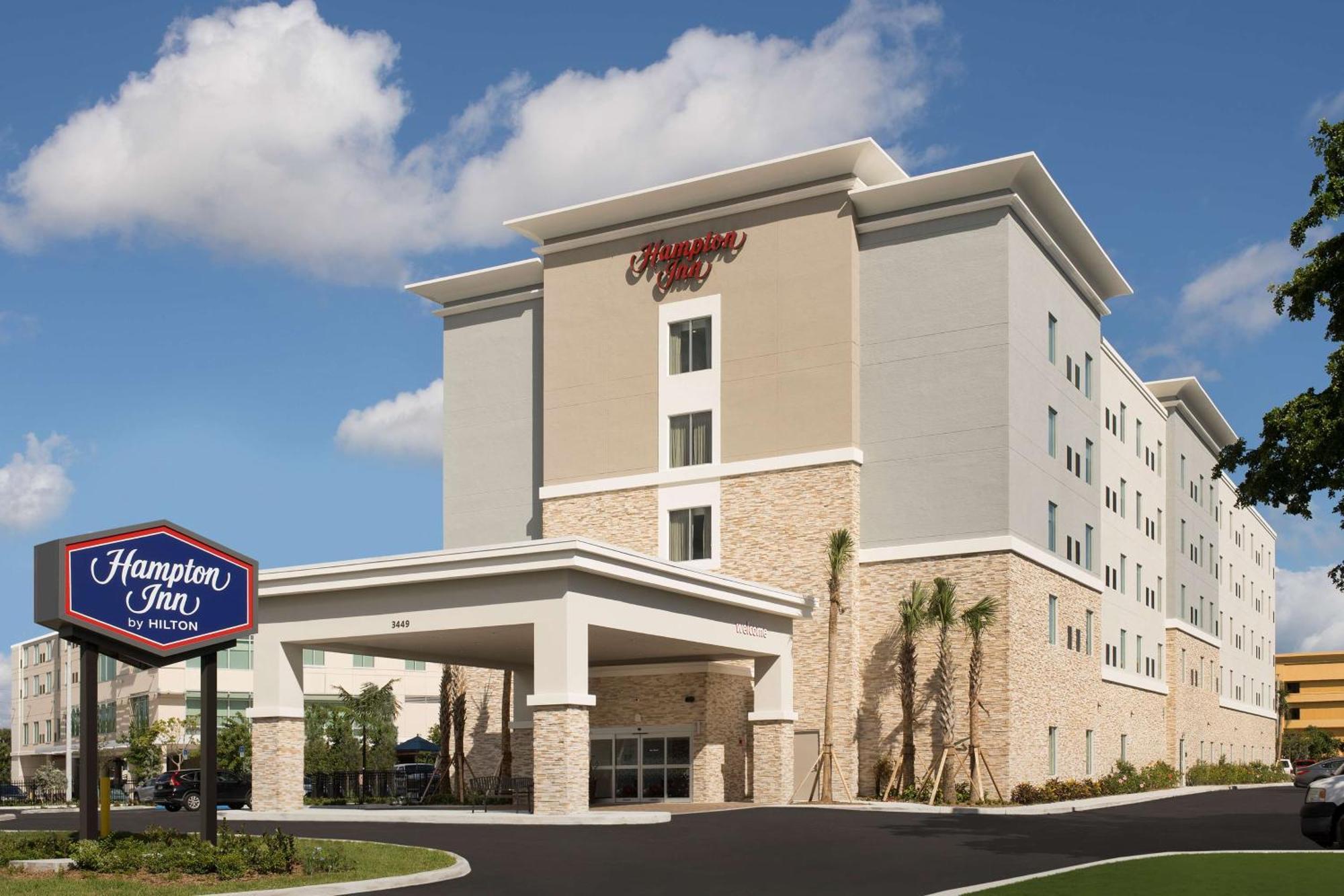 Hampton Inn Miami Airport East Exterior photo